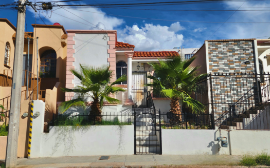 CASA EN VENTA LOMAS UNIVERSIDAD