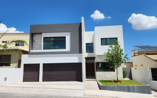 RESIDENCIA EN VENTA ZONA VALLES