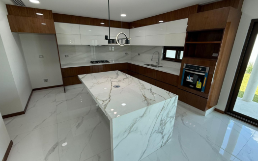 RESIDENCIA EN VENTA ZONA VALLES