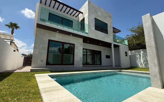 RESIDENCIA EN VENTA ZONA VALLES