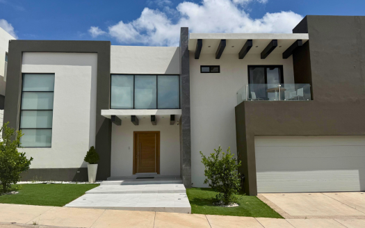 RESIDENCIA EN RENTA COMPLETAMENTE AMUEBLADA