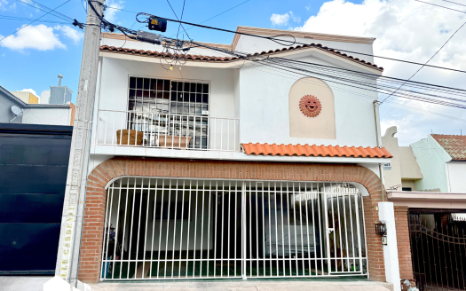 CASA EN VENTA AVENIDA FRANCISCO VILLA