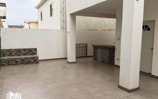 RENTA DE CASA SEMIAMUEBLADA EN FRACCIONAMIENTO ALBATERRA II