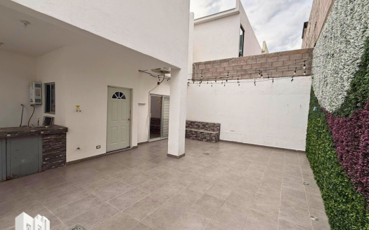 RENTA DE CASA SEMIAMUEBLADA EN FRACCIONAMIENTO ALBATERRA II