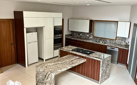 RESIDENCIA EN VENTA ZONA VALLES