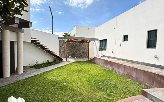 RESIDENCIA EN VENTA ZONA VALLES