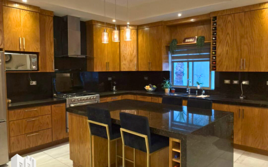 RESIDENCIA EN VENTA EN VALDIVIA