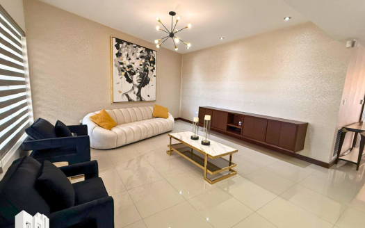 RESIDENCIA AMUEBLADA EN RENTA BOSQUES DEL REJON