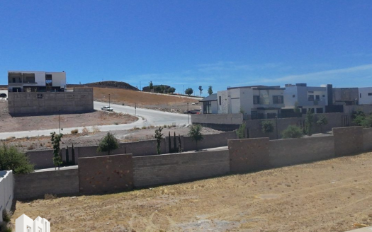 TERRENO EN VENTA EN LOMAS DE SAN CHARBEL