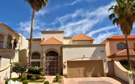 RESIDENCIA EN RENTA FRACCIONAMIENTO LOMAS DEL VALLE